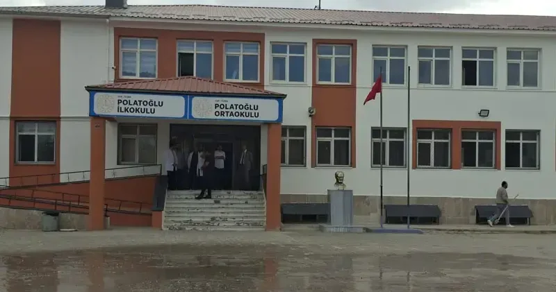 Öğrenci, okula tüfekle geldi