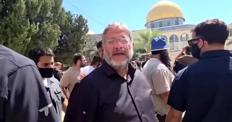Soykırımcı İsrail in aşırı sağcı bakanı Ben Gvir, polis korumasında Mescid i Aksa ya baskın düzenledi
