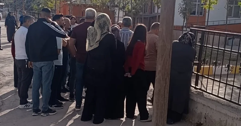Son dakika haberleri: Kız öğrenci okula silahla geldi! Van da korku dolu anlar! Son dakika haberleri