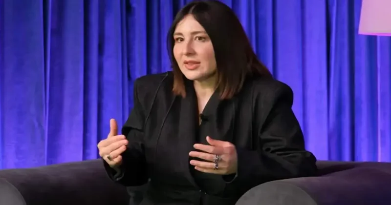 Yasemin Sakallıoğlu bebeğinin yüzünü saklayanlara seslendi! Açıklaması gündem oldu