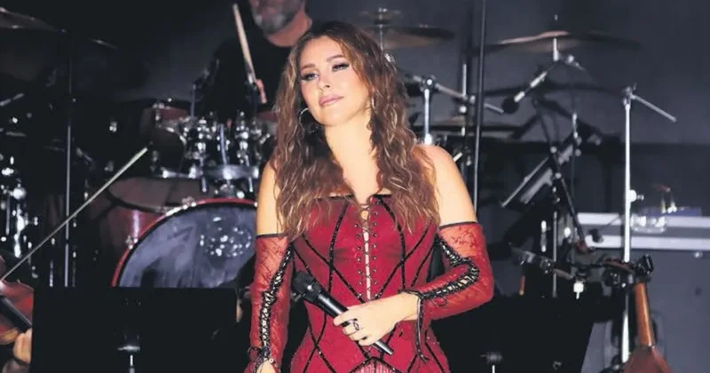 Sahnede kırmızı siyah şıklık