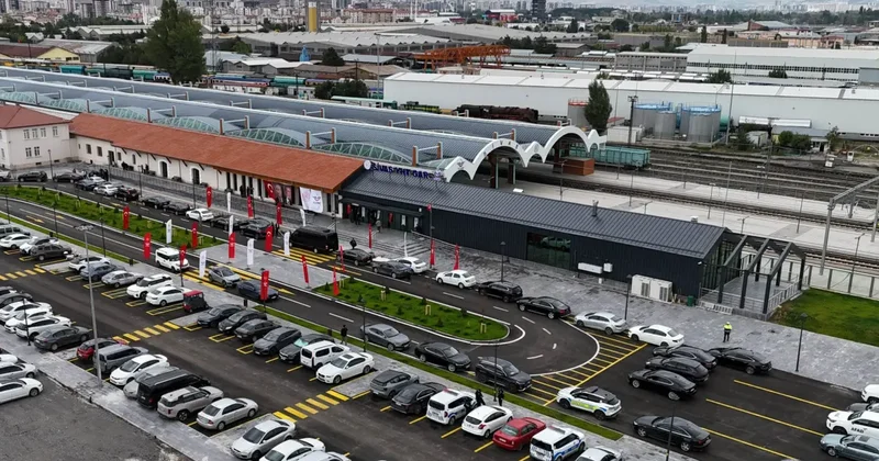 Sivas ta YHT yeni gar binası hizmete açıldı
