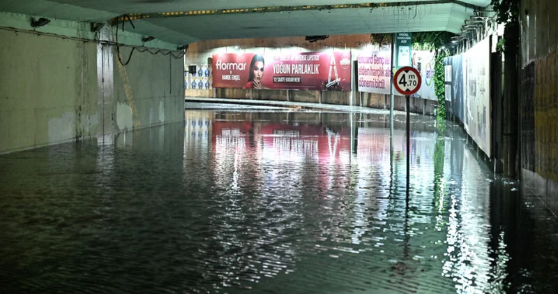 İstanbul da sağanak hayatı olumsuz etkiledi Son dakika haberleri