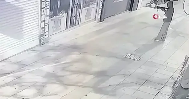 Etek giyip kurşun yağdırdılar: Gece vakti iş yerini basan saldırganlara film gibi operasyon