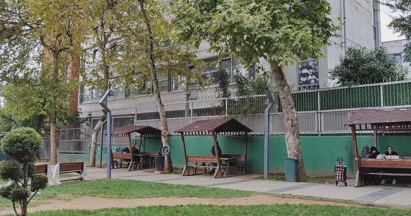 Bayrampaşa da 2 kişi yakalandı, tabancayı 12 yaşındaki 2 çocuğa verdiği belirlendi