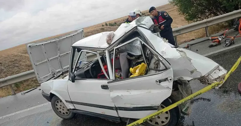 Eskişehir’de tır otomobile arkadan çarptı: 2 ölü