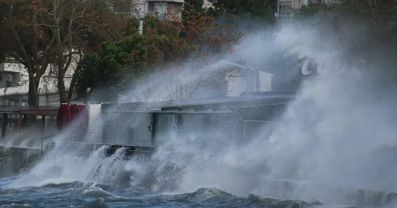 Fırtına deniz ulaşımını olumsuz etkiliyor