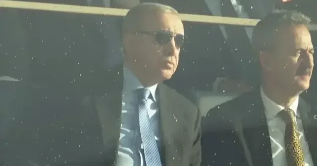 Cumhurbaşkanı Erdoğan BMC tesislerinde Yeni Altay Tankı ve Altuğ zırhlı aracın geçişini izledi VİDEO İZLE