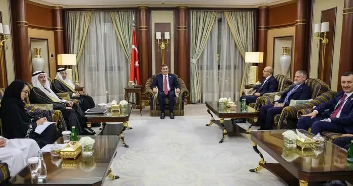 Cumhurbaşkanı Yardımcısı Yılmaz, Suudi Arabistan Yatırım Bakanı el Falih ile bir araya geldi