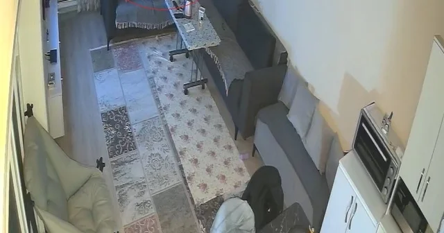 Depreme uyurken yakalanan kişinin yaşadığı panik kamerada Bursa Haberleri
