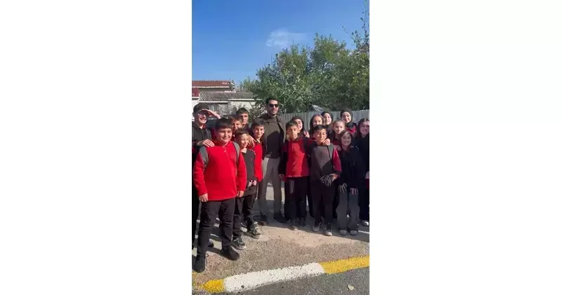 Güller ve Günahlar seti çocuklarla renklendi