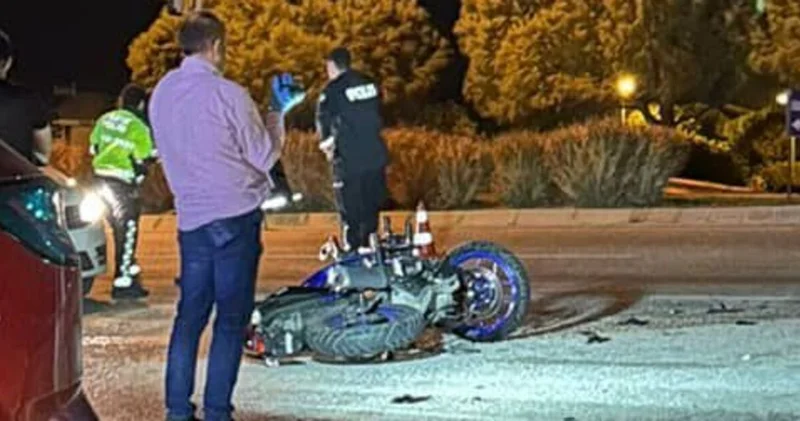 İzmir de otomobille çarpışan motosikletteki 1 kişi öldü, 1 kişi yaralandı