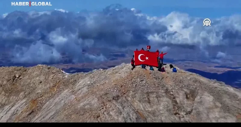 Emler Zirvesi’nde Cumhuriyet coşkusu