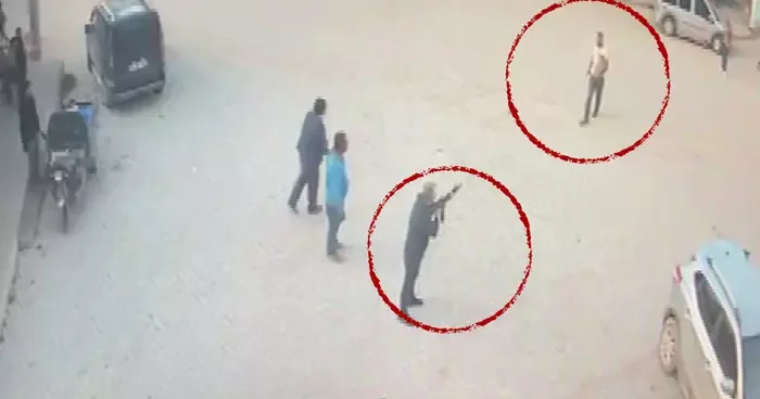 Silah çektiği kişi tarafından bıçaklanarak öldürüldü! Kan donduran anlar