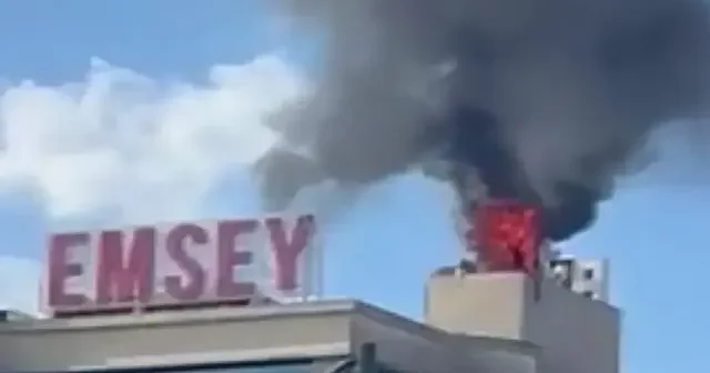 Pendik’te özel hastanenin çatısında yangın çıktı VİDEO İZLE