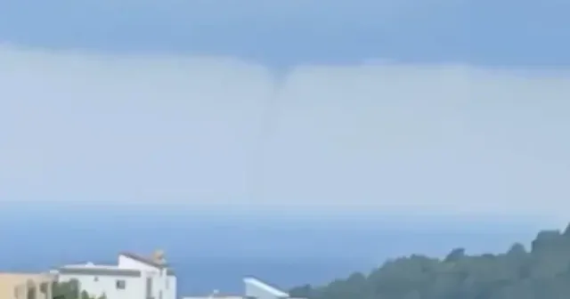 Antalya nın Alanya ilçesinde denizde hortum meydana geldi VİDEO İZLE