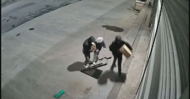 Bayrampaşa da kafasına şeffaf poşet geçirip güvercin çalan şüpheliler kamerada