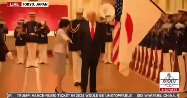 Trump tan Japonya’da protokol krizi! Durmayı unuttu, Takaichi şaşkınlık yaşadı