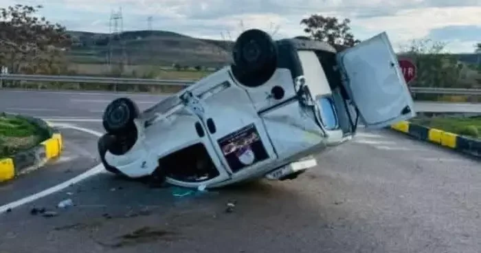 Ankara’da kontrolden çıkan hafif ticari araç takla attı: 1 yaralı