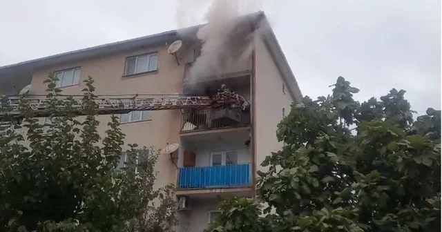 Kastamonu da balkona bırakılan köz nedeniyle çıkan yangın söndürüldü Kastamonu Haberleri