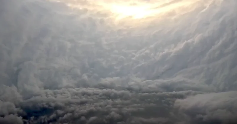 Tarihin en büyük fırtınasının içine uçtu, çektiği görüntüler nefes kesti Sözcü Gazetesi