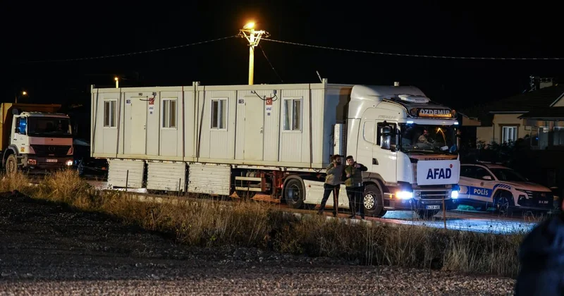 AFAD Başkanı Pehlivan: İlk etapta 100 konteyneri Sındırgı ilçemize ulaştırdık