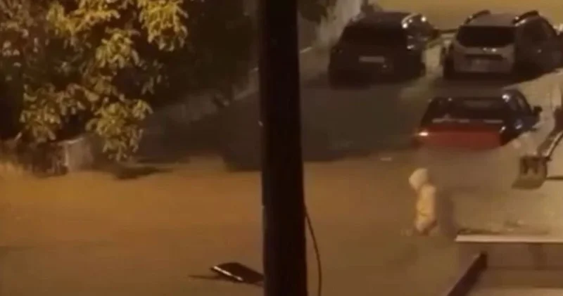 İzmir ve Manisa’da sağanak yağış etkili oldu