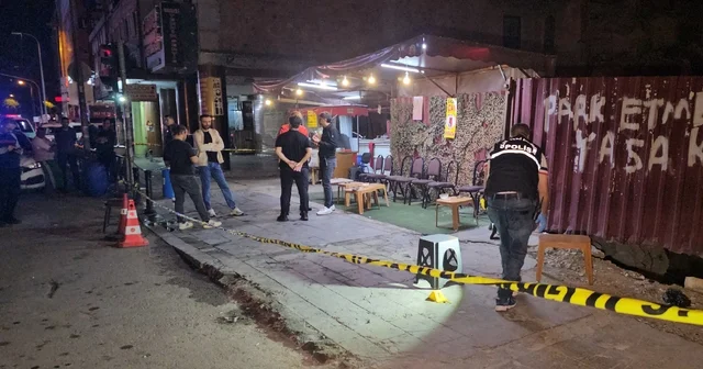 Çay ocağına bir ayda ikinci silahlı saldırı; kurşunlar polis aracına isabet etti Adana Haberleri