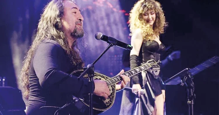 Sena Şeker babasıyla sahnede