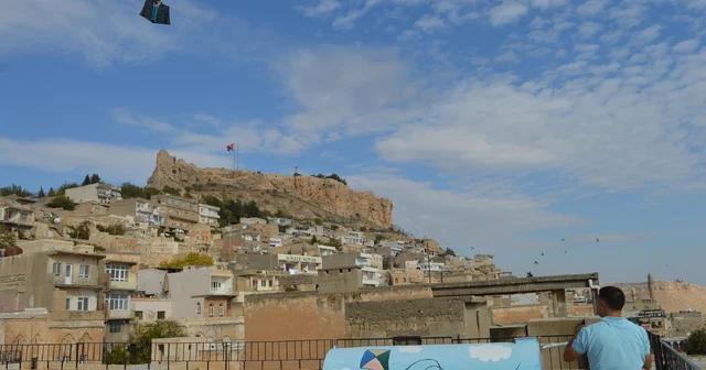 Cumhuriyet Bayramı öncesi Atatürk posterli uçurtma, Mardin semalarında uçuruldu Mardin Haberleri