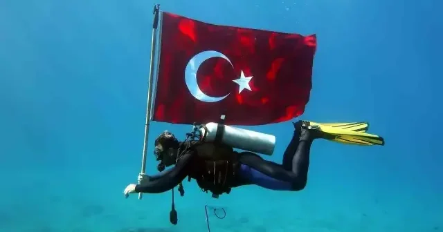 29 Ekim su altında coşkuyla kutlandı VİDEO İZLE