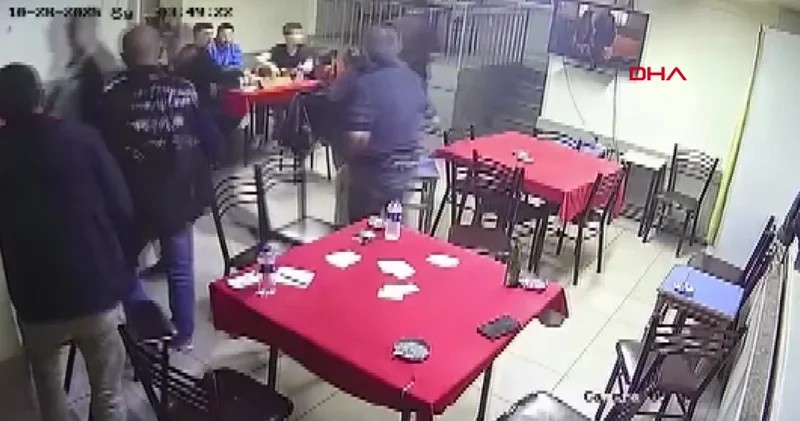 Bursa da panik anları! Depreme kıraathanede yakalananlar dışarı kaçtı