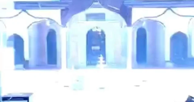 Bursa da tarihi Emirsultan Camii nin kubbesine yıldırım düştü Bursa Haberleri