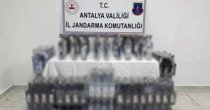 Manavgat’ta durdurulan araçtan 400 litre kaçak ve sahte içki ele geçirildi