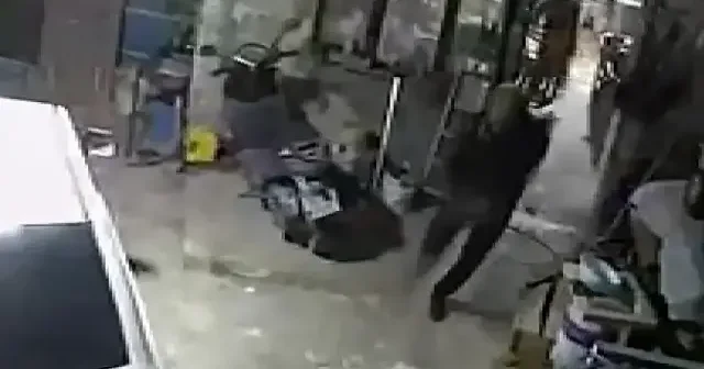 Sındırgı da gerçekleşen 6.1 büyüklüğündeki deprem kameraya yansıdı VİDEO İZLE