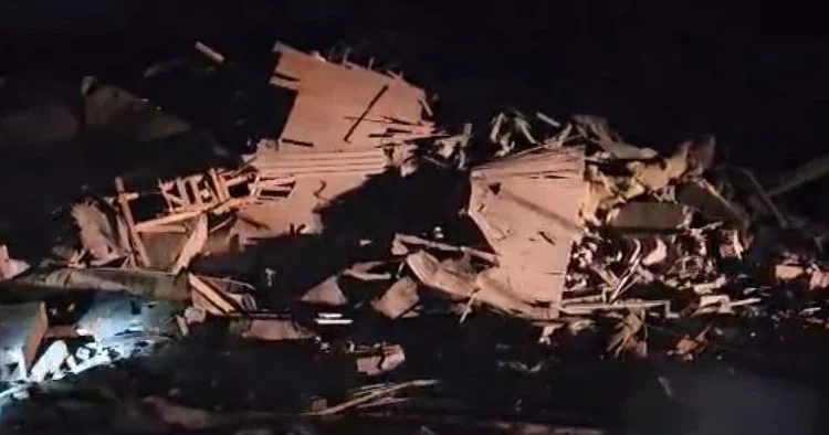 Son dakika... Balıkesir de 6.1 lik deprem! Yıkılan binalar var