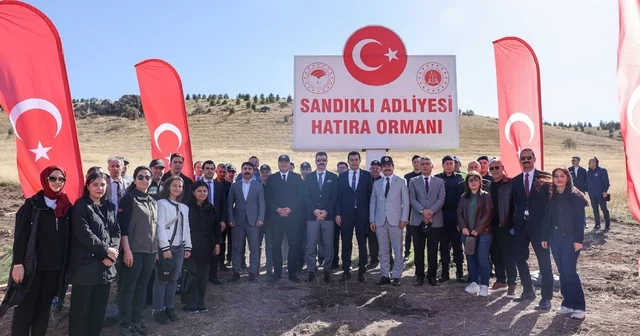 Sandıklı da Bİr fidan bir kitap etkinliği yapıldı Afyonkarahisar Haberleri