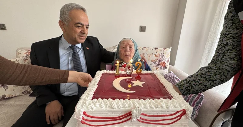 Asırlık çınar Nazife ninenin vatan aşkı