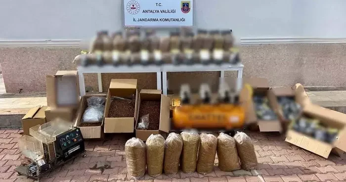 Jandarmanın 2 ayrı adrese düzenlediği operasyonda 350 kilo kıyılmış tütün ele geçirildi