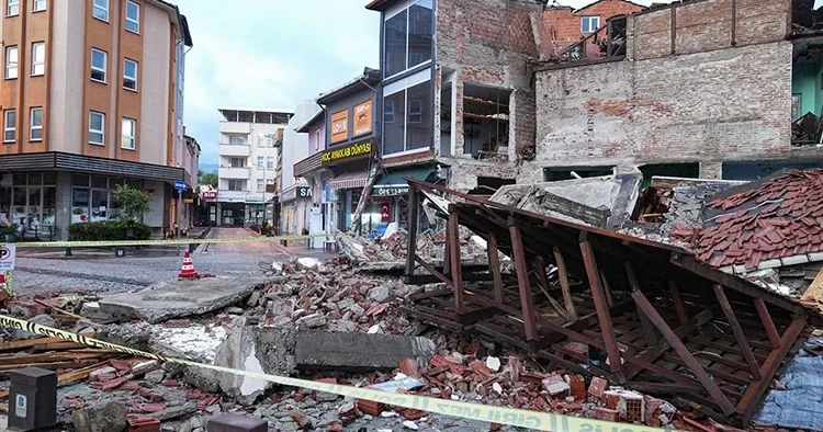 Dün geceden beri 500, 3 ayda 12.000 sarsıntı: Sındırgı da deprem fırtınası 6 büyüklüğünde yeni depremler sürpriz olmaz Bu mesaj çok daha önemli