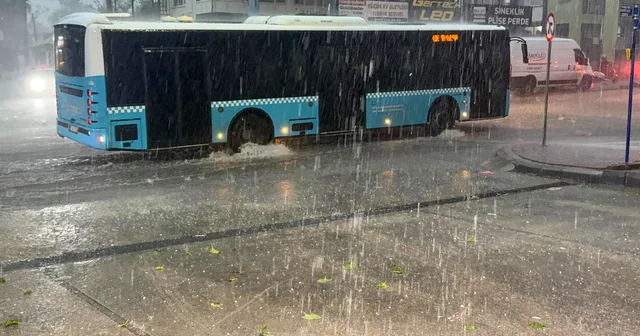Antalya da sağanak ve dolu hayatı felç etti Antalya Haberleri