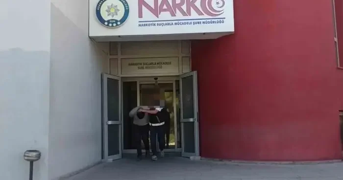 Adana’da 22 firari uyuşturucu satıcısı yakalandı