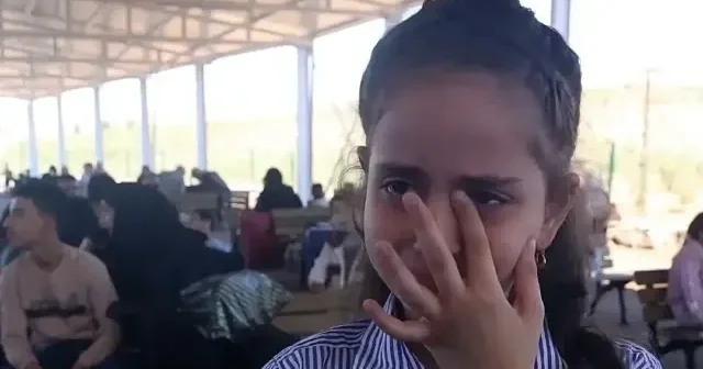 Türkiye’de doğup büyüyen Suriyeli Meryem gözyaşlarıyla ülkesine döndü: Türkiye benim ikinci vatanım oldu VİDEO İZLE