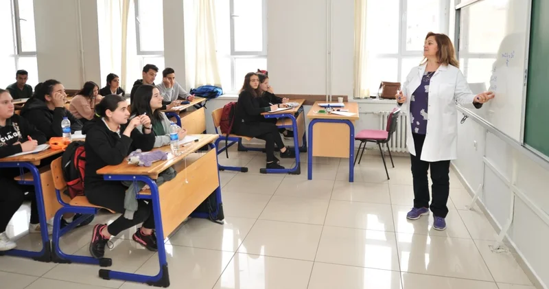 Ara tatilde öğretmenler çevrim içi çalışacak