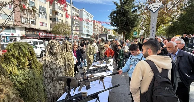 Cumhuriyet Bayramı kutlamaları kapsamında komandoların silah sergisine yoğun ilgi Tekirdağ Haberleri