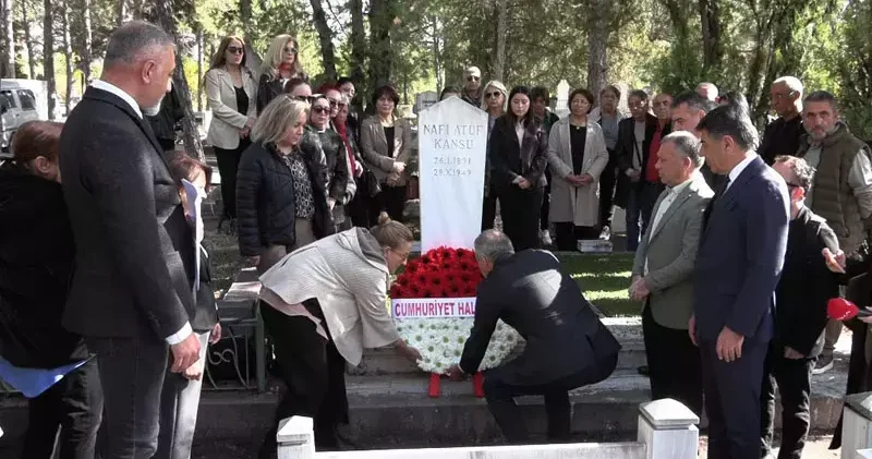 Türkiye nin ilk Milli Eğitim Müsteşarı Kansu, kabri başında anıldı