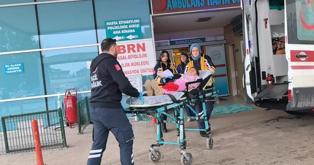 250 kiloluk demir kapının üzerine devrildiği Asmin ağır yaralandı Bursa Haberleri