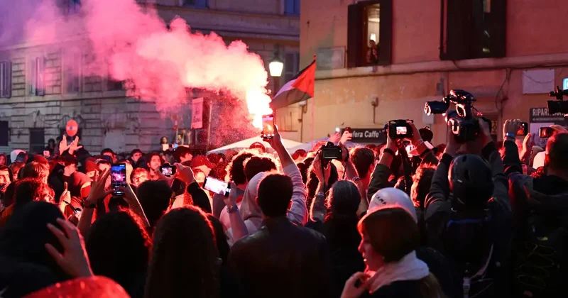 Avrupa alev alev! Sadece Fransa da 410 bin kişi sokakta... Gözler şimdi verilen yeni tarihe çevrildi!