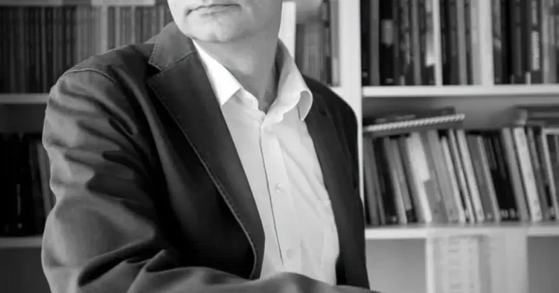 Bir hafta önce oğlunu kaybetmişti! Yazar Cem Akaş hayatını kaybetti