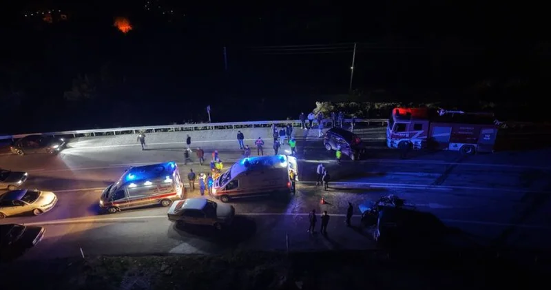 Düzce de 2 araç kafa kafaya çarpıştı: 5 yaralı Son dakika haberleri